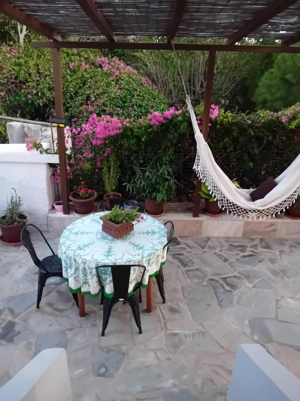 Katerina'S Apartments Kini Exterior photo